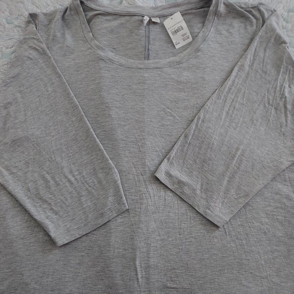 3/$25 Plus Size Tee 26/28. Gray. NWT. - Picture 4 of 5